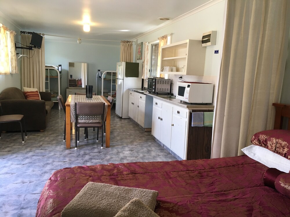 Kingscote Tourist Park and Family Units