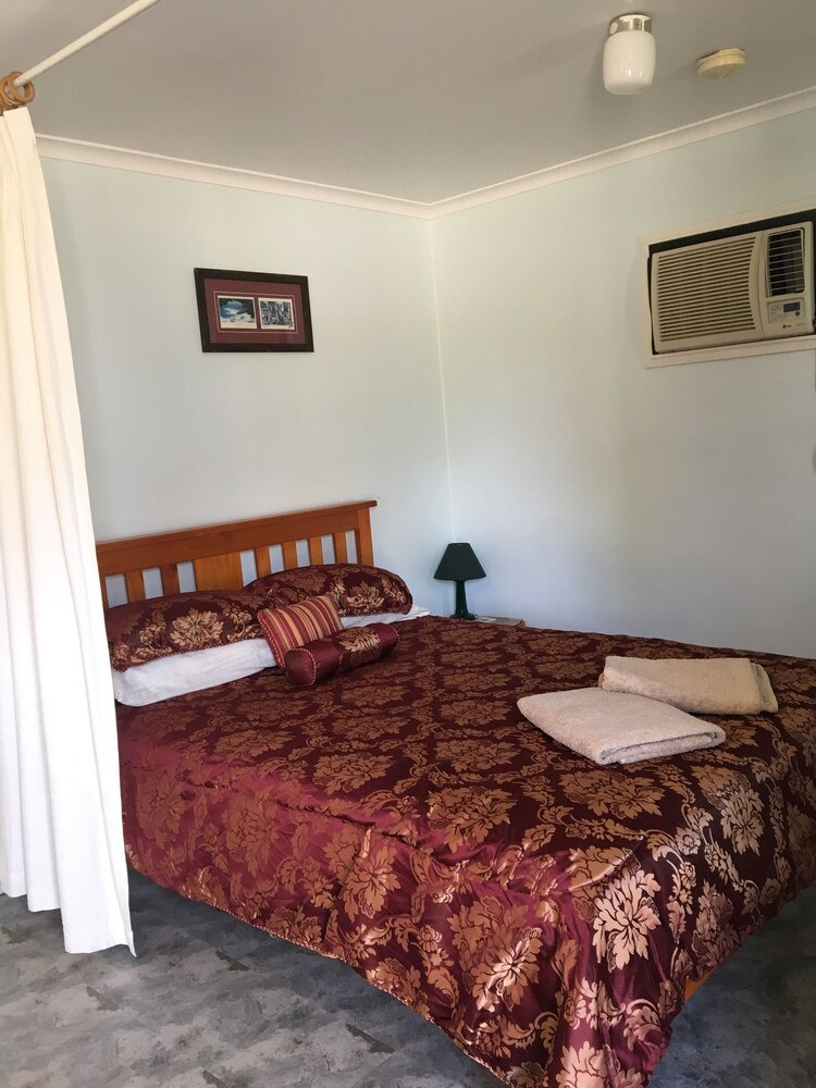 Kingscote Tourist Park and Family Units