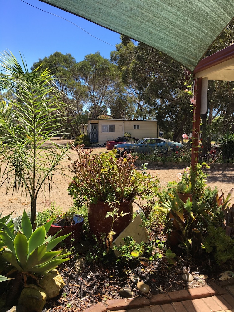 Kingscote Tourist Park and Family Units