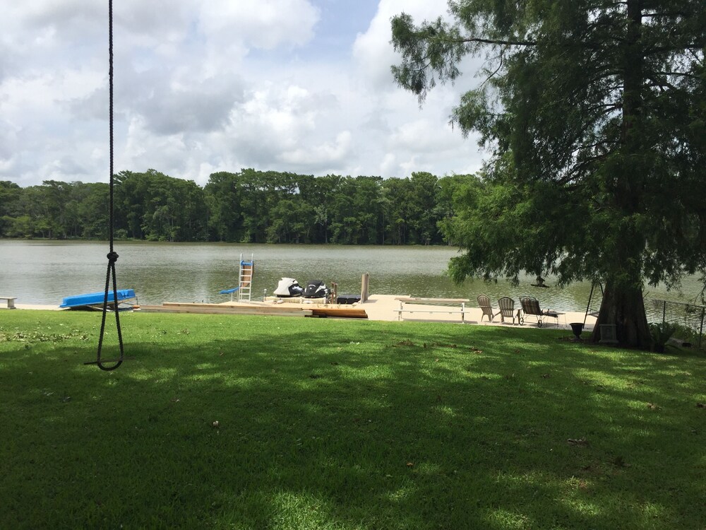 Waterfront Cajun House on the Bayou for Comfort, Convenience & Tranquility in Morgan City, United States