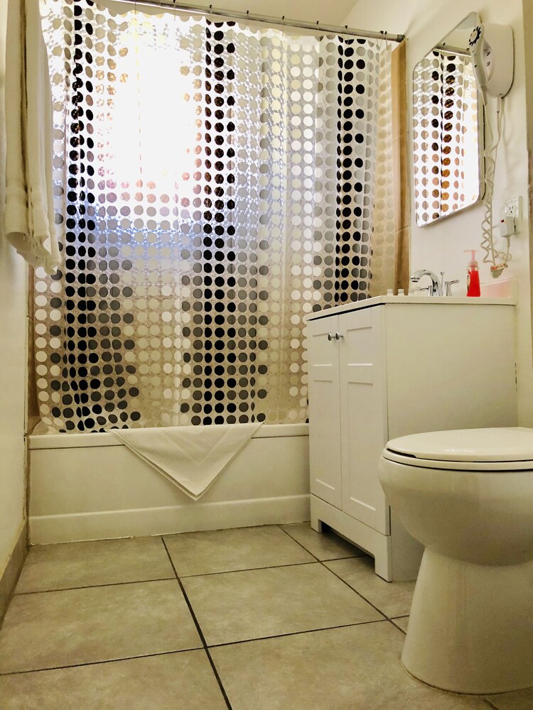 Condo,2BR, Las Vegas,Walk Strip,LVCC,STRIP,SAFE,no pets!,Style,Book,Clean,love