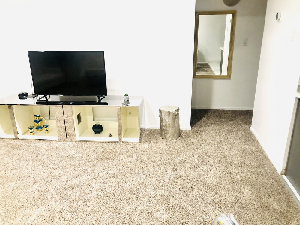 Condo,2BR, Las Vegas,Walk Strip,LVCC,STRIP,SAFE,no pets!,Style,Book,Clean,love