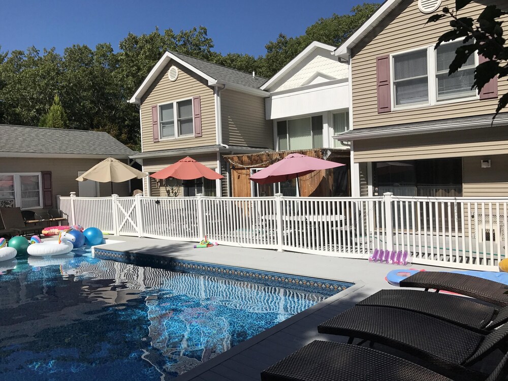 1 Rated Deluxe Hampton Estate PICKLEBALL, Tennis, H Pool, 7 BDRM