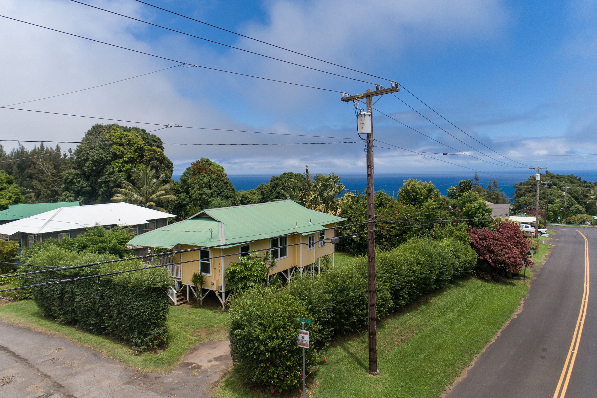 Plantation Home in Historic Honokaa Town - Near Waipio Valley in Honokaa, United States