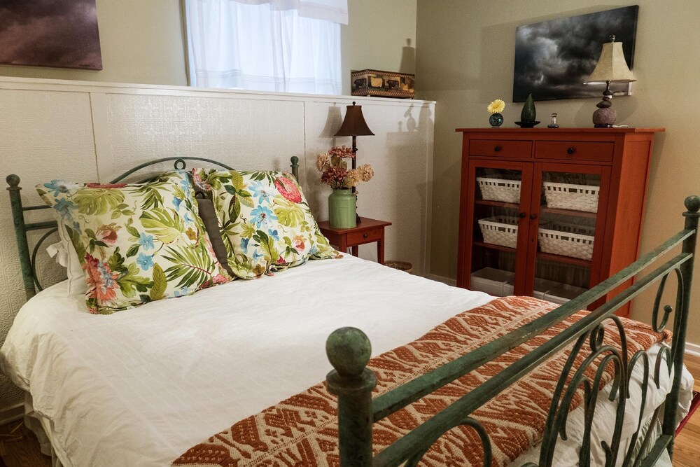 1st Floor Apt With Private Entrance Winter Hot Tub Fire Pit 1st Floor Apt With Private Entrance Winter Hot Tub Fire Pit Hiking In New Haven Hotel Rates Reviews On Orbitz