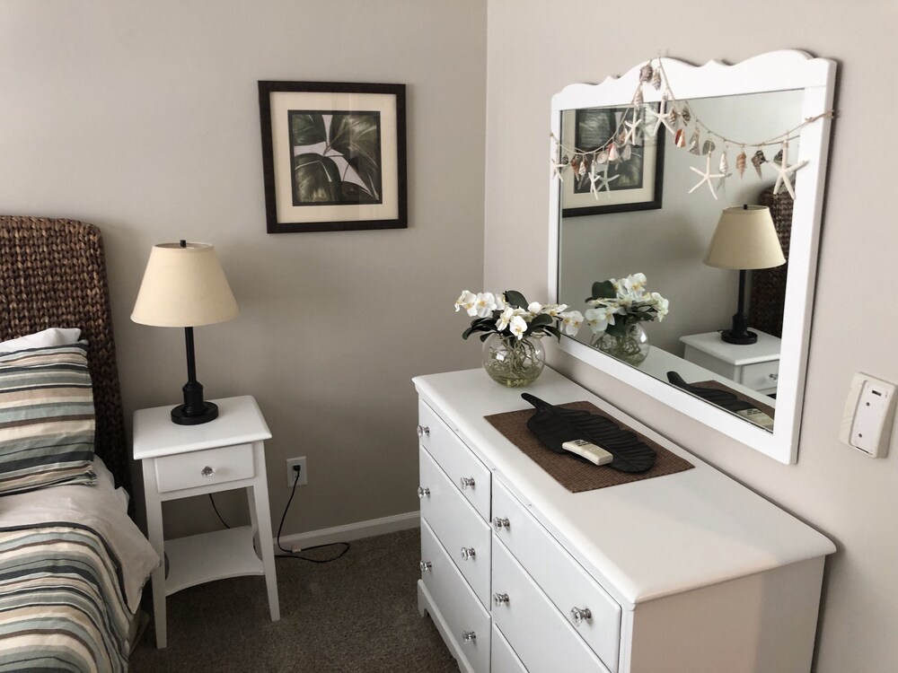 Clean, Newly Remodeled Home Steps to Beach, HOT TUB, LARGE deck w/ocean