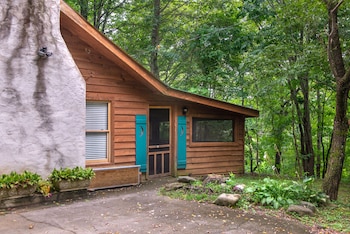 Secluded Cabin In The Woods W Private Hot Tub Outdoor Fire Pit