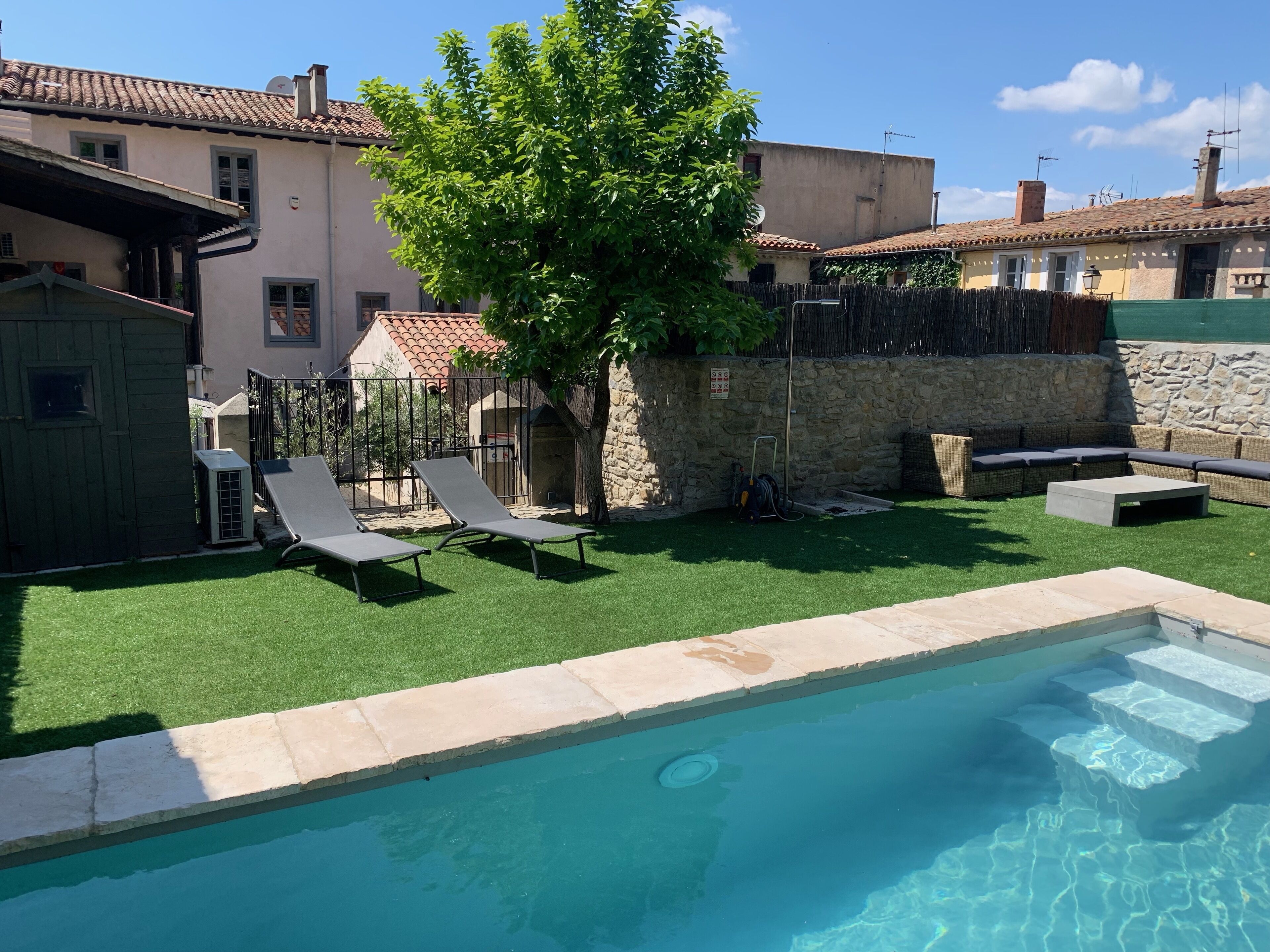 Huge luxury House With Garden, Aircon and private heated Pool By Castle in Carcassonne in Carcassonne, France
