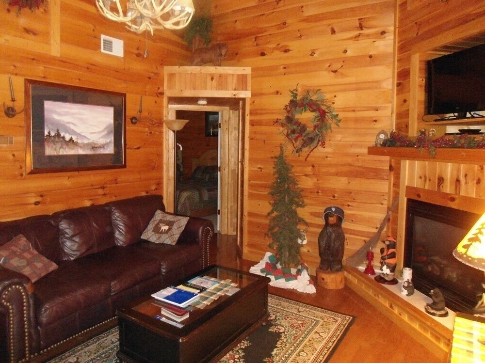 The lodge is located near the Glades Arts & Crafts area