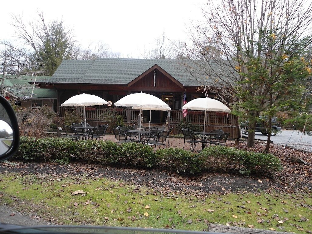 The lodge is located near the Glades Arts & Crafts area