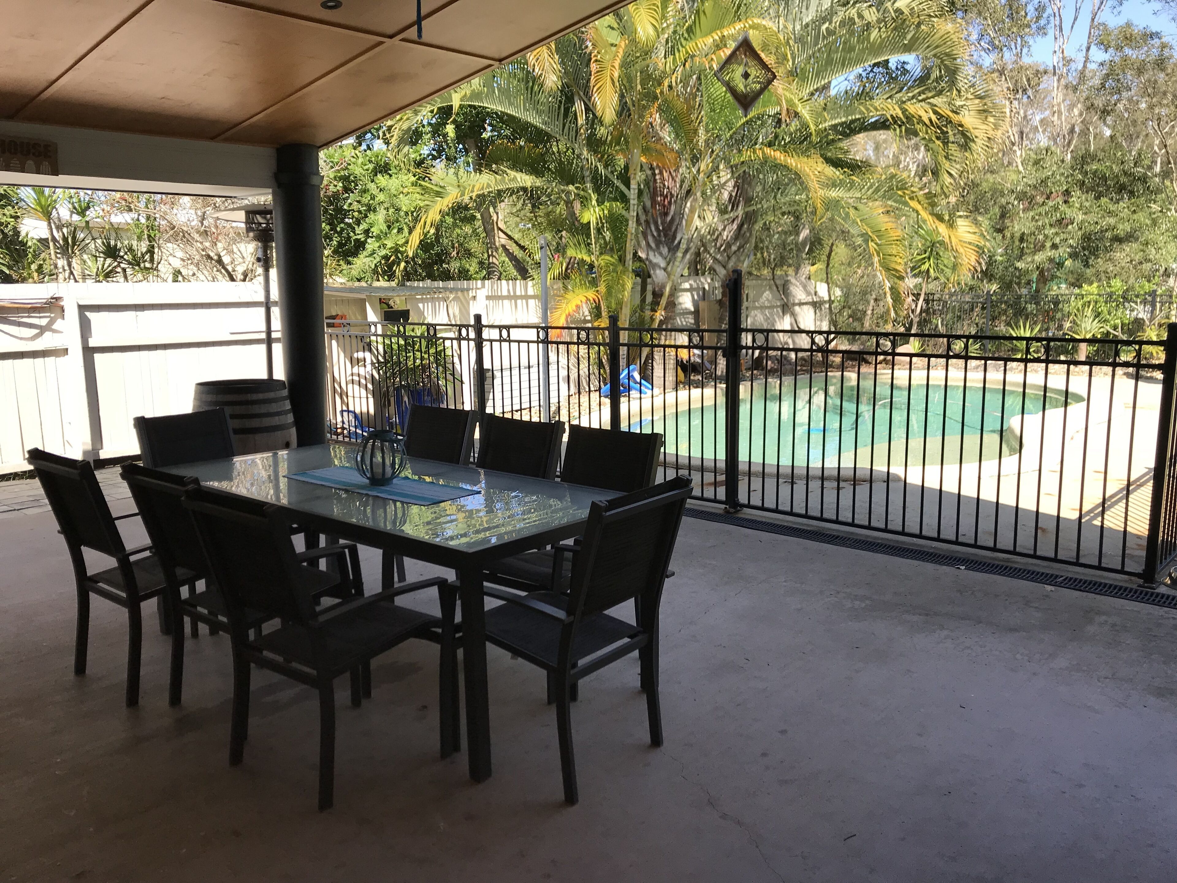Family/Pet Friendly Mudjimba Beach House with a Pool - Free WI-FI & Foxtel