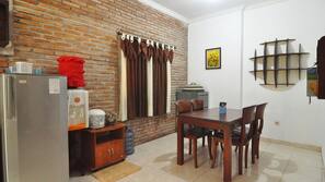 Fridge, hob, rice cooker, cookware/dishes/utensils
