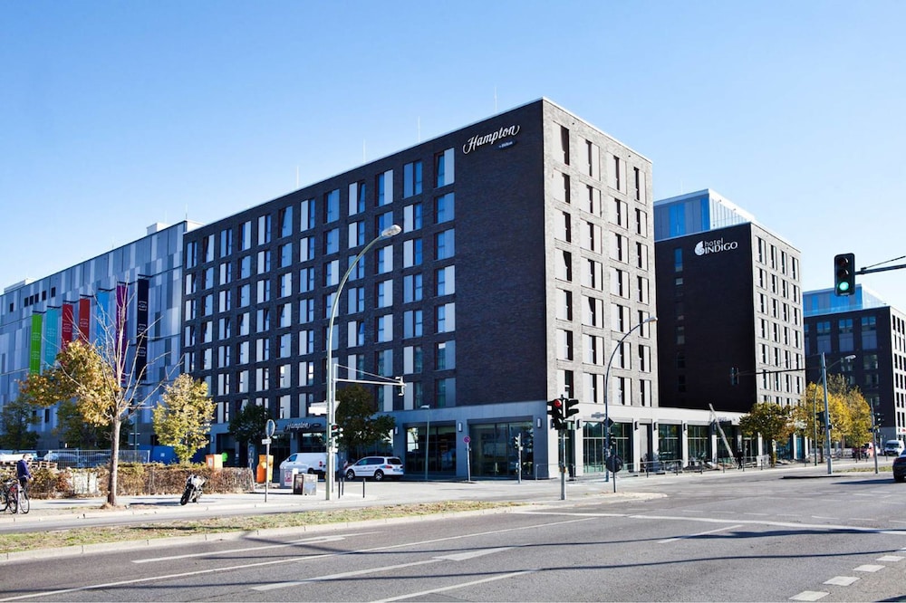 Hampton by Hilton Berlin City East Side Gallery: Deals & Reviews ...