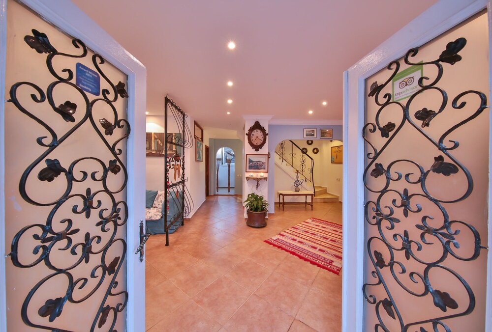 Guesthouse White House Kas Trivago Com