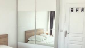 1 chambre, fer et planche à repasser, accès Internet, draps fournis