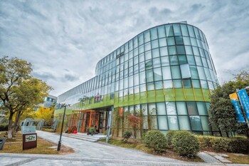 J Trip Youth Hostel