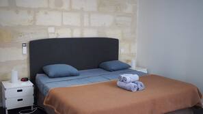 1 bedroom, iron/ironing board, free WiFi