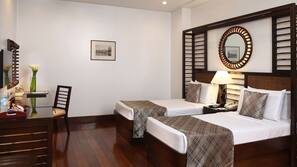 Desk, iron/ironing board, free WiFi, linens
