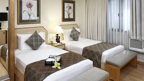 Desk, iron/ironing board, free WiFi, linens