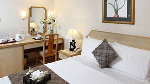 Desk, iron/ironing board, free WiFi, linens