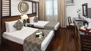 Desk, iron/ironing board, free WiFi, linens
