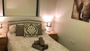 2 bedrooms, free WiFi, linens
