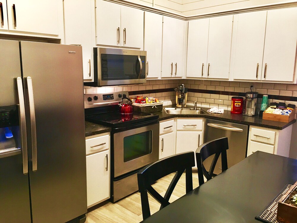 Beautiful Decorated Apartment located in the heart of Downtown Bardstown, KY in Bardstown Best