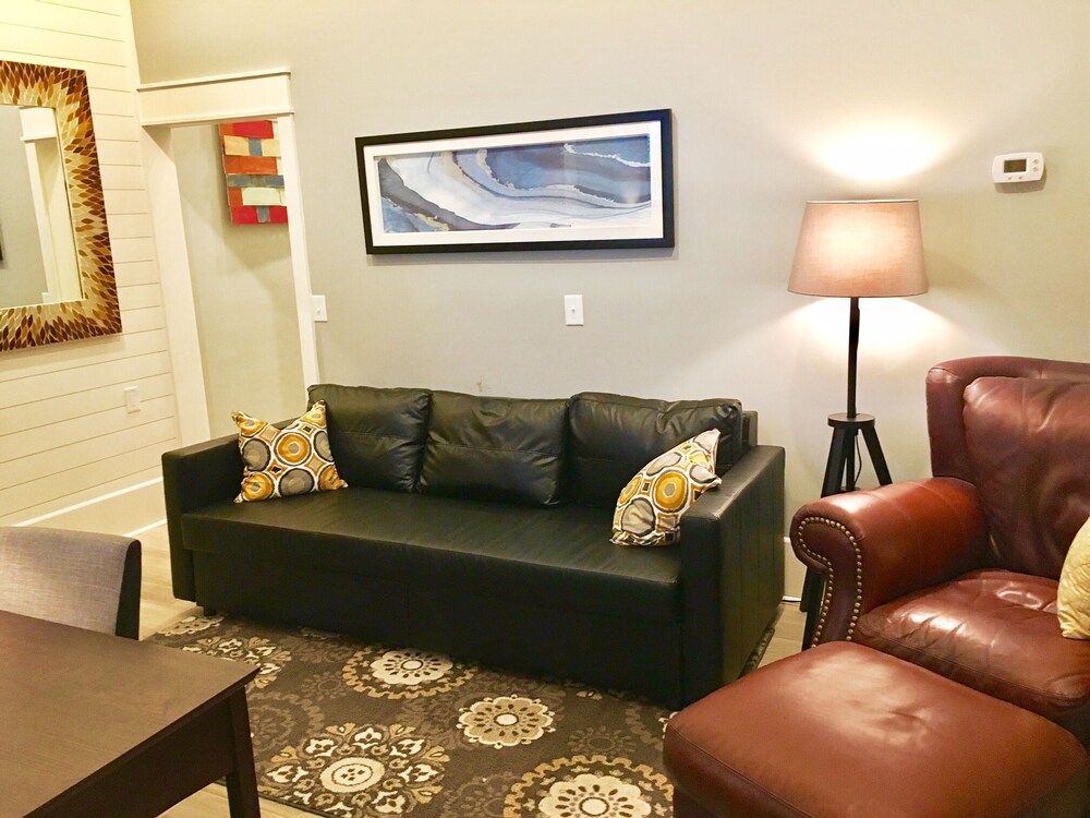 Beautiful Decorated Apartment located in the heart of Downtown Bardstown, KY in Bardstown Best