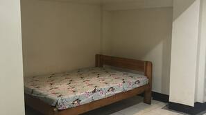 2 bedrooms, desk, free WiFi, linens