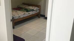 2 bedrooms, desk, free WiFi, linens