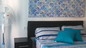 Een strijkplank/strijkijzer, gratis wifi, beddengoed