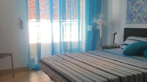 Een strijkplank/strijkijzer, gratis wifi, beddengoed