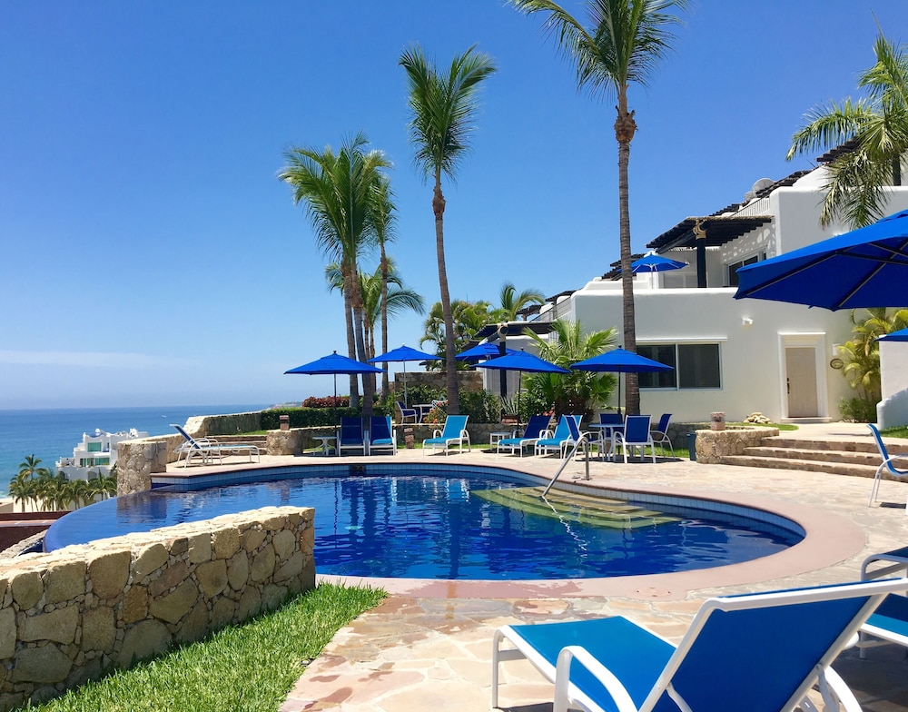 Gorgeous Poolside Patio Condo With Panoramic Views And Private