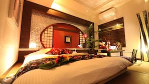 In-room safe, free WiFi, linens