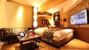 In-room safe, free WiFi, linens