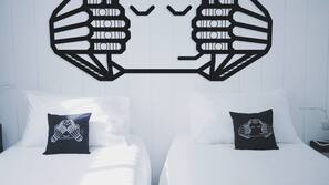 Blackout curtains, free WiFi