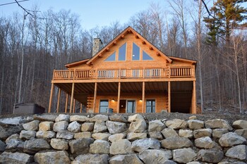 Spacious Log Home Sleeps 12 And An 8 Person Hot Tub Rumford 2020