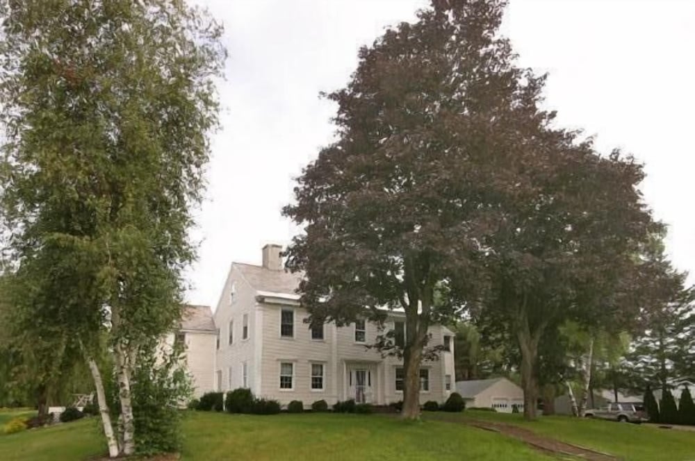 Musterfield House so Close to Williamstown 5500sq ft ,230yr Historic Home in Williamstown, United States
