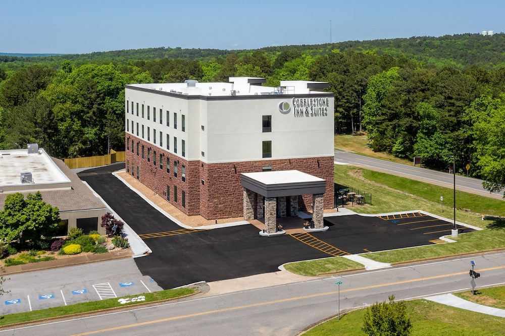 Cobblestone Inn & Suites Fairfield Bay in Fairfield Bay Best Rates