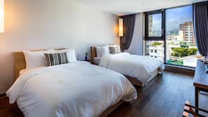 1 bedroom, premium bedding, down duvet, blackout curtains