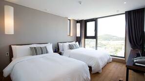 1 bedroom, premium bedding, down duvet, blackout curtains
