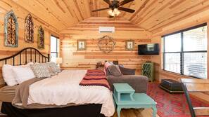 1 bedroom, in-room safe, linens