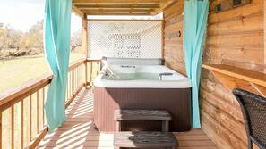1 bedroom, in-room safe, linens