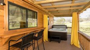 1 bedroom, in-room safe, WiFi, linens