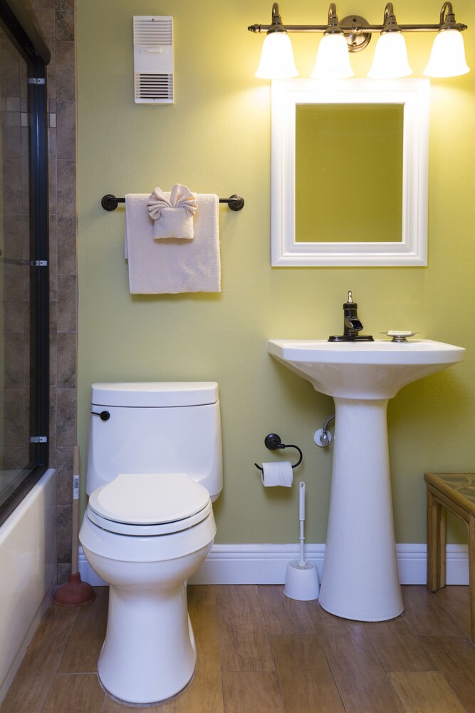 Gulf Strand Resort 506 - 1BR / 2BA - Newly Renovated with Pool, WiFi, Parking