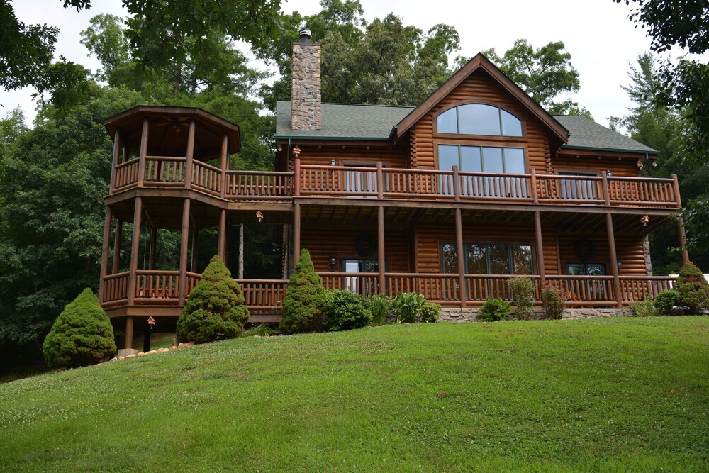 Luxurious Cedar Bear Lodge Newly Listed On Vrbo Great