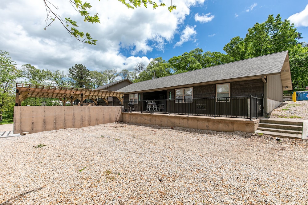 Current River Luxury Cabins Condo 1, Van Buren, MO Vacation Rental