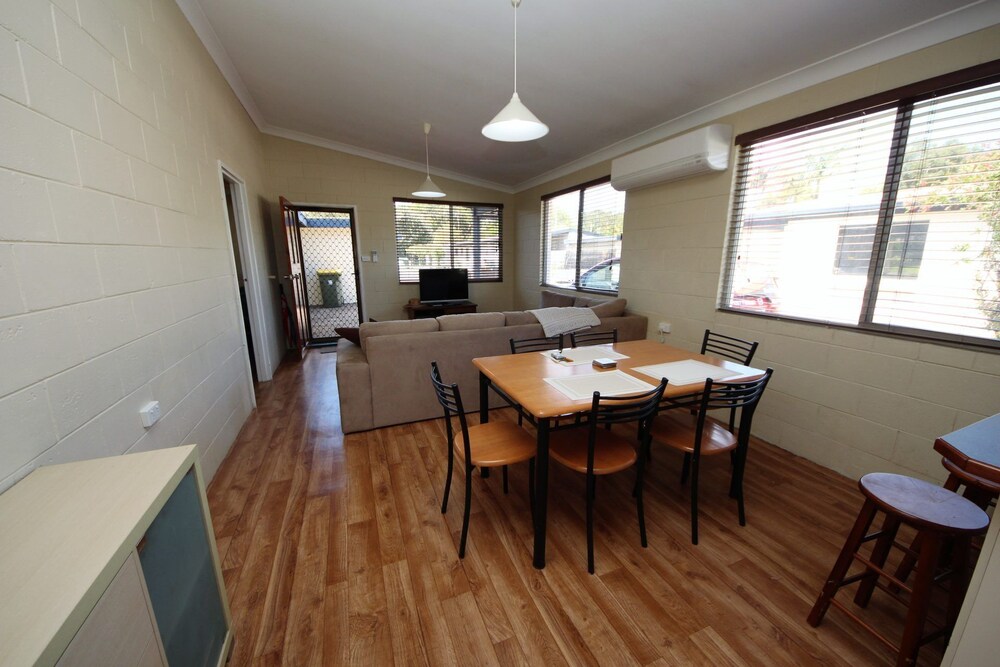 Fabulous air conditioned *ground floor unit with own carport *No Linen