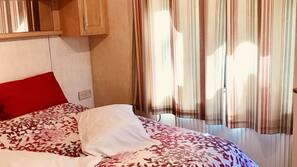 3 bedrooms, iron/ironing board, linens