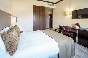 Standard Double Room, 1 Queen Bed | In-room safe, desk, soundproofing, free WiFi